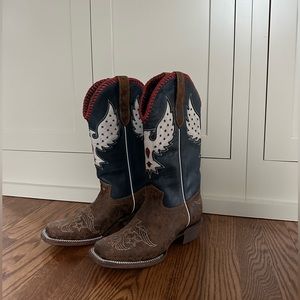 Distressed women’s cowboy boots